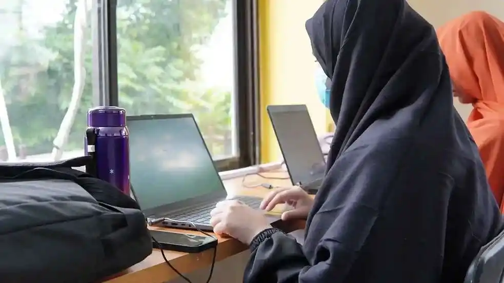 Students collaborating during Uptech Bootcamp 5